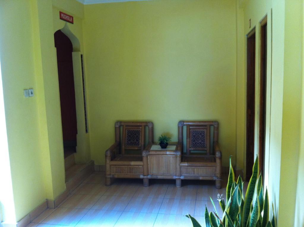 Hotel Adinda Parangtritis Quarto foto
